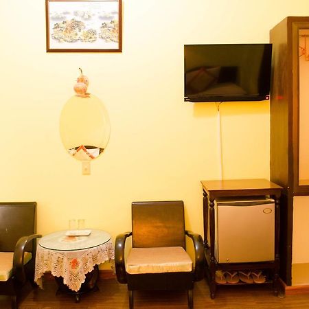 Nhu Phu Hotel Хюе Екстер'єр фото