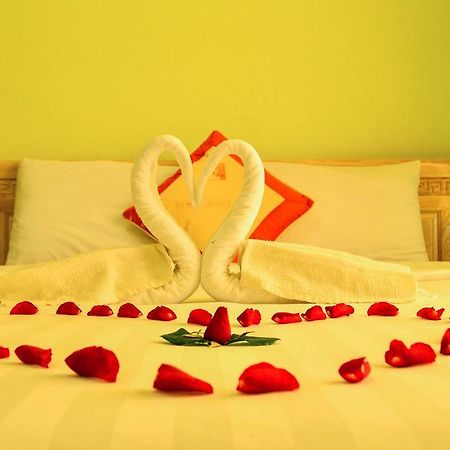 Nhu Phu Hotel Хюе Екстер'єр фото