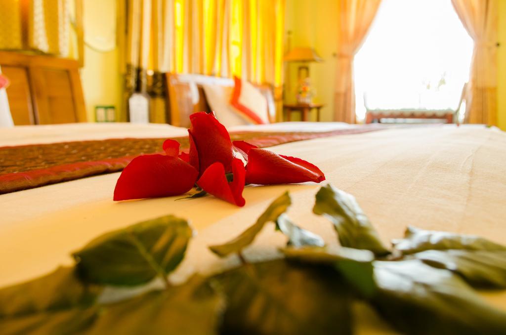 Nhu Phu Hotel Хюе Екстер'єр фото