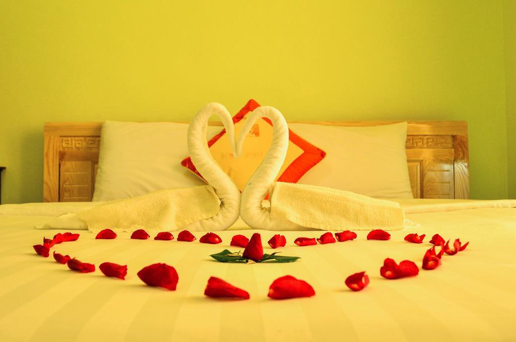 Nhu Phu Hotel Хюе Екстер'єр фото