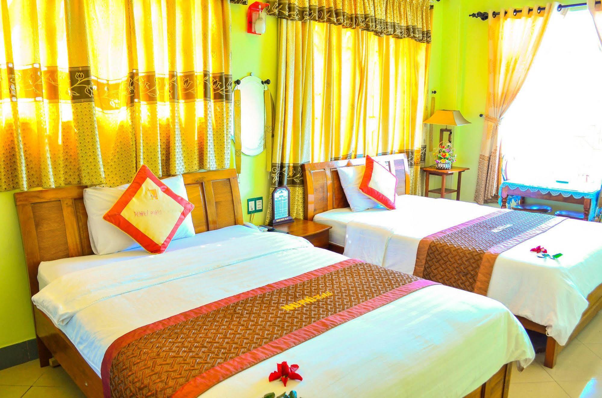 Nhu Phu Hotel Хюе Екстер'єр фото