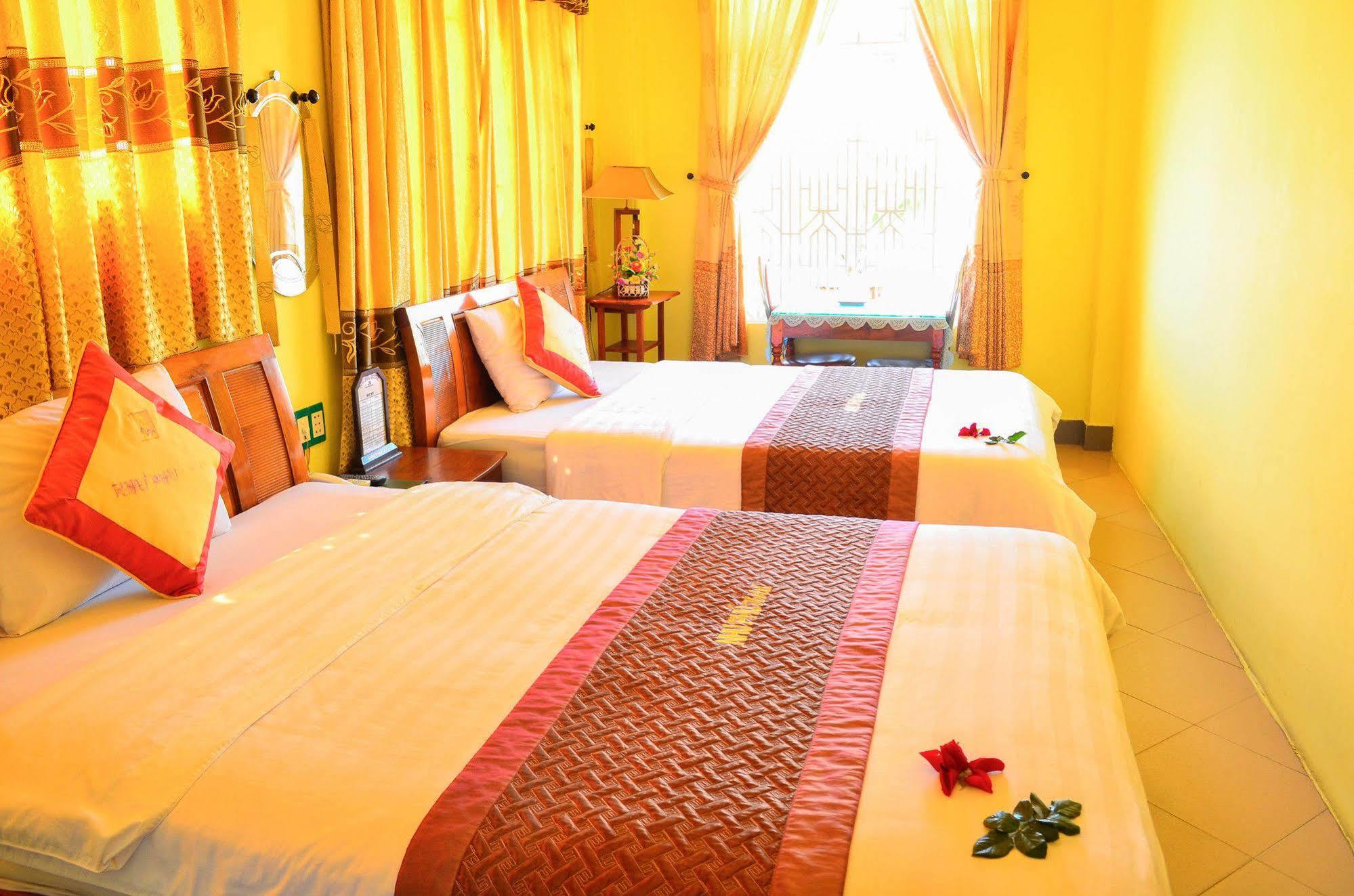 Nhu Phu Hotel Хюе Екстер'єр фото