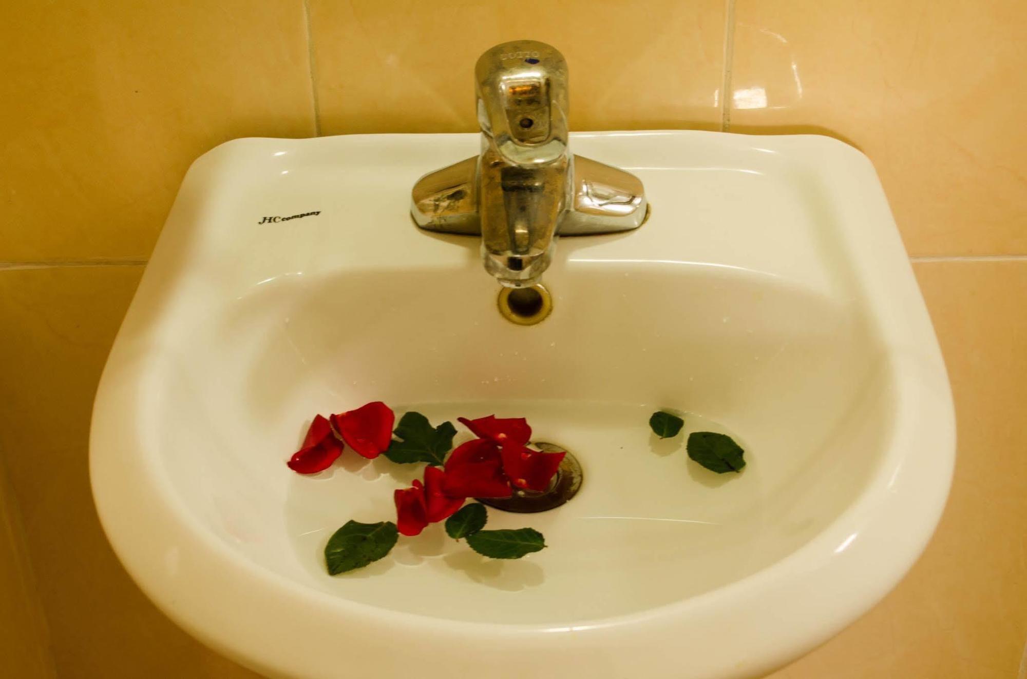 Nhu Phu Hotel Хюе Екстер'єр фото
