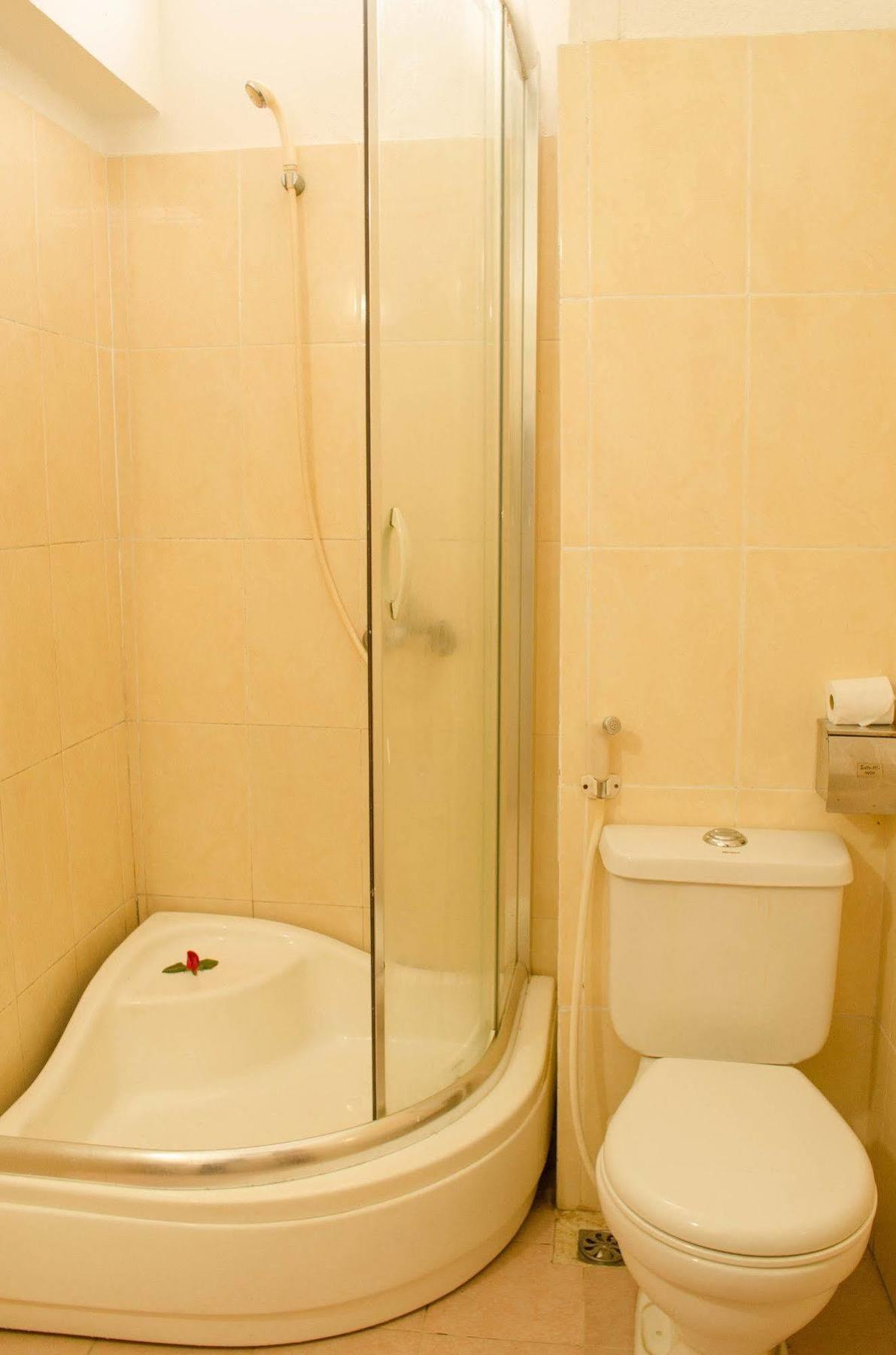 Nhu Phu Hotel Хюе Екстер'єр фото